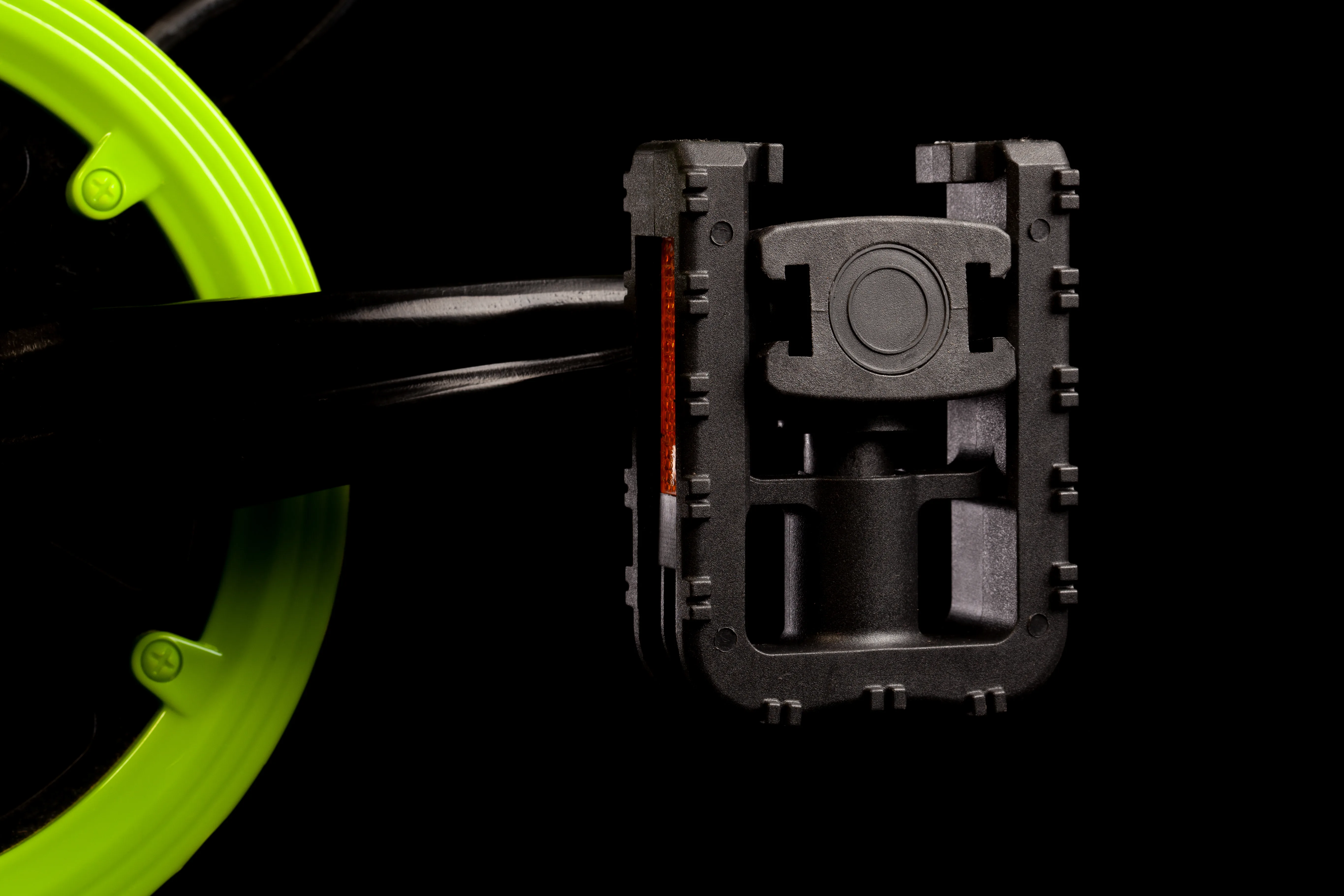 Waltx MTB — pedal and wheel detail